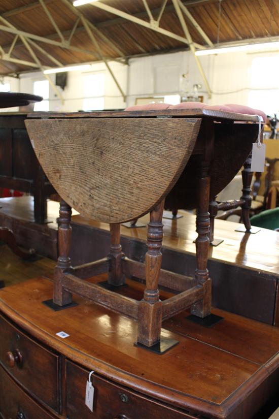 Reproduction oak oval twin-flap occasional table